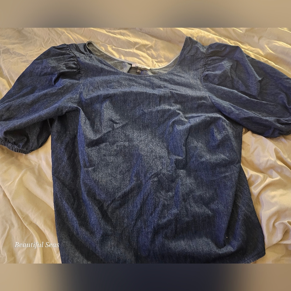 Brand newWomen's shirt